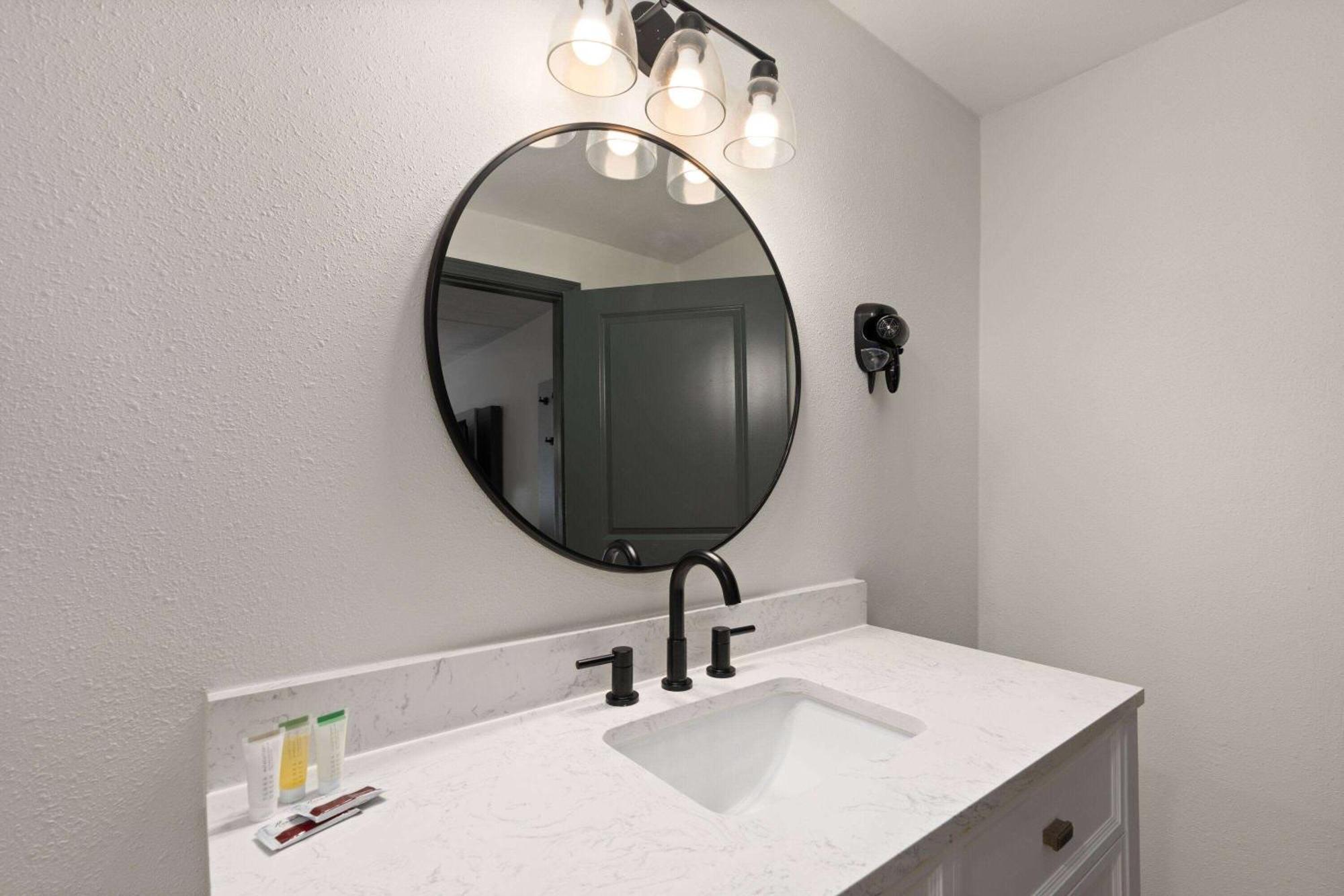 Hotel Ramada By Wyndham Bainbridge Extérieur photo