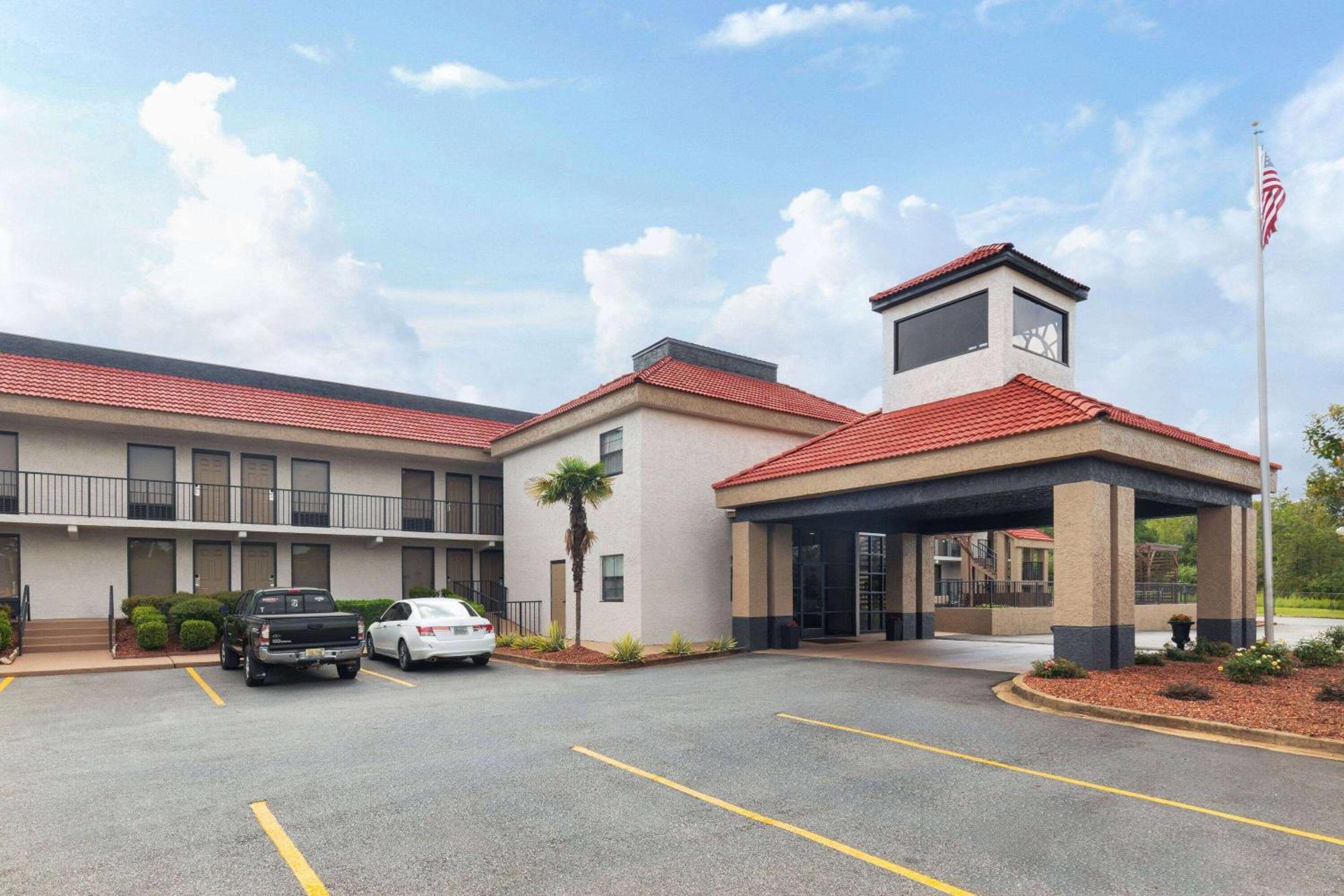 Hotel Ramada By Wyndham Bainbridge Extérieur photo