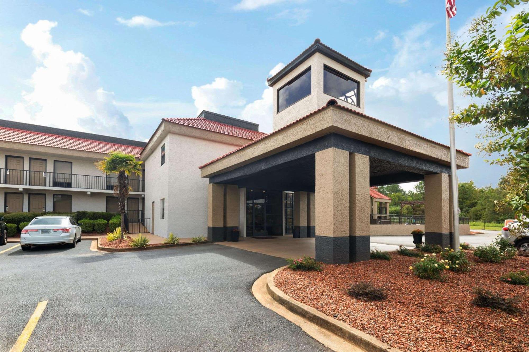 Hotel Ramada By Wyndham Bainbridge Extérieur photo