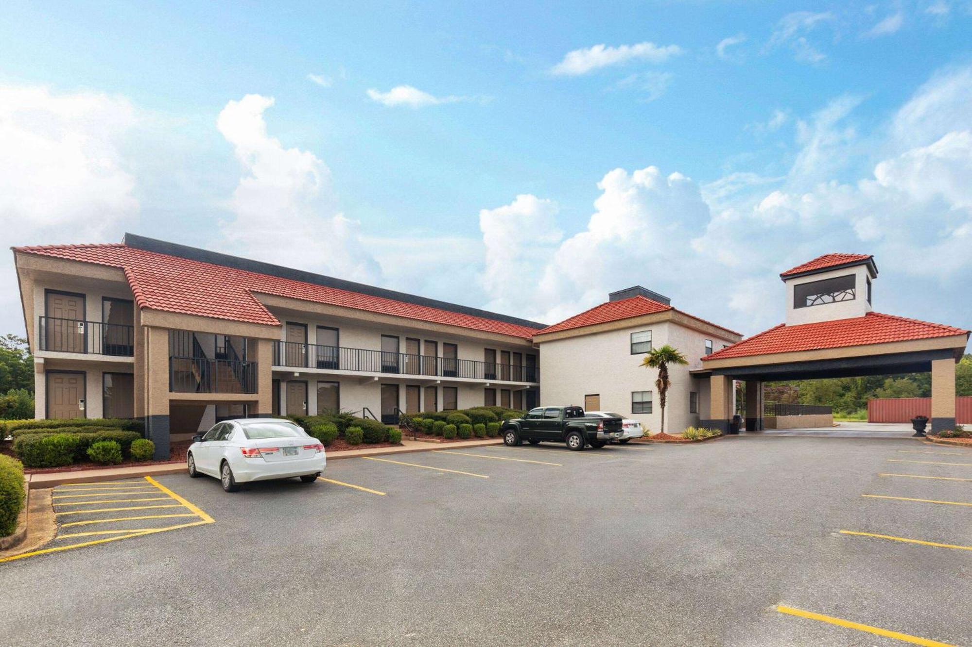 Hotel Ramada By Wyndham Bainbridge Extérieur photo