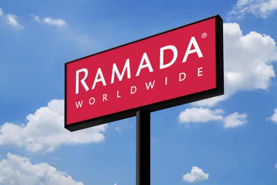 Hotel Ramada By Wyndham Bainbridge Extérieur photo